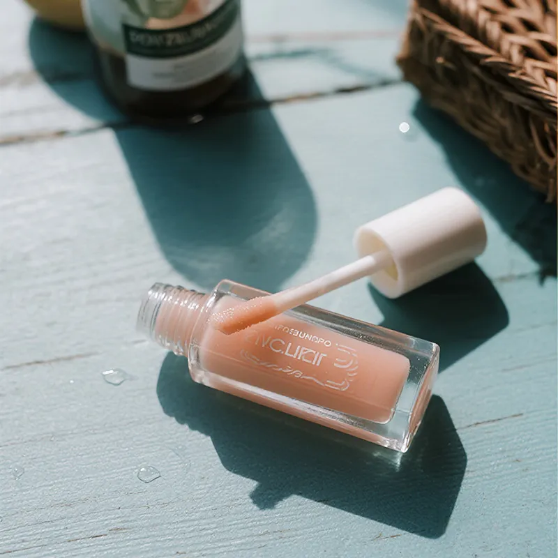 Klarer Lipgloss in Schüttung